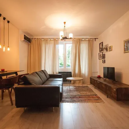 Retro Midtown Apartment-3