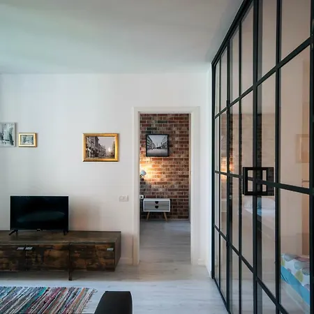 Retro Midtown Apartment-2